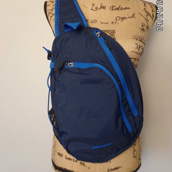 Eddie Bauer Sling Pack Excellent Unused Condition Phone Holder Several Pockets - Picture 3 of 15